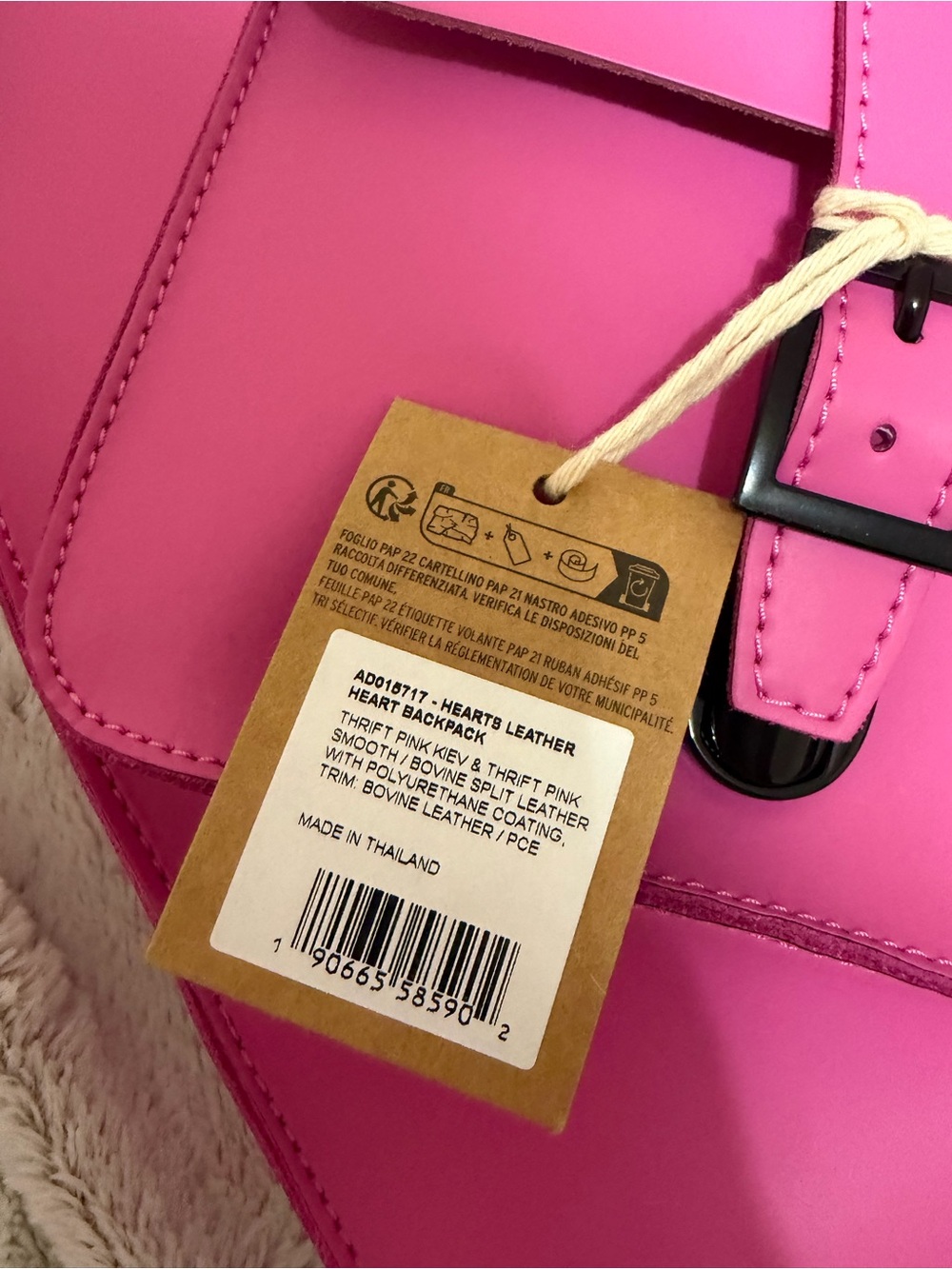Dr.Martens Kiev Leather Heart Backpack - Picture 3 of 7